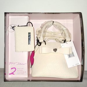 Cream Skull 💀 Embossed Handbag Bow Crossbody w attachable Credit Card holder